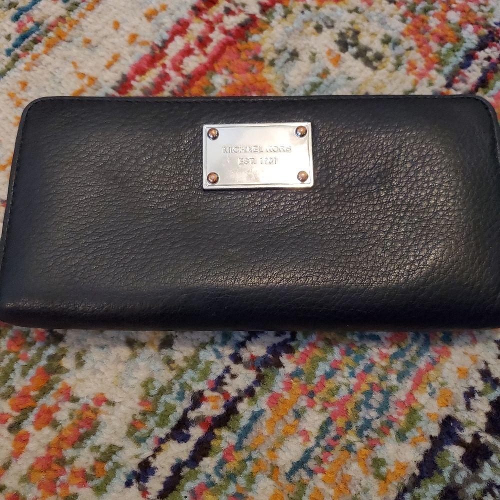 Michael Kors Zippered Black Leather Wallet